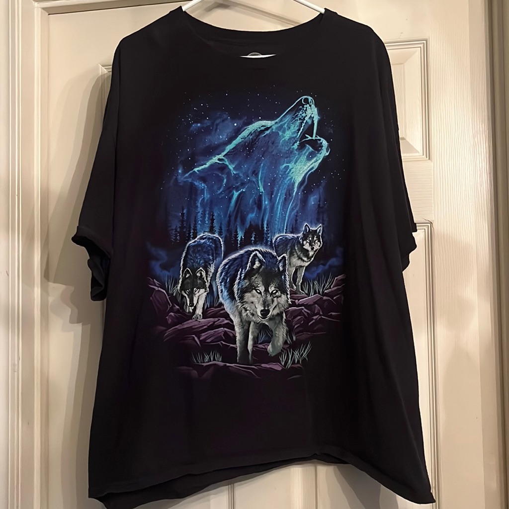 Wolf Tee
